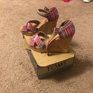 TOMS multi color wedges
